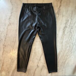 HUE women Sleek Black faux leather leggings size large